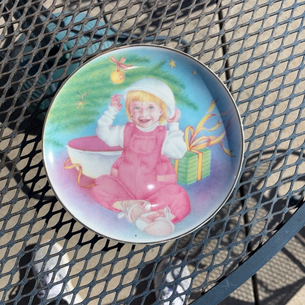 Tupperware Collector's Edition Plate